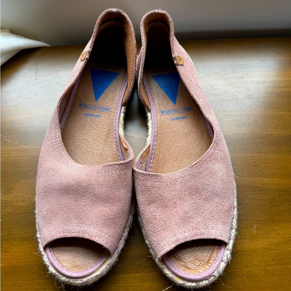 Verbenas-100 percent leather size 39. Super comfortable, only wore twice.